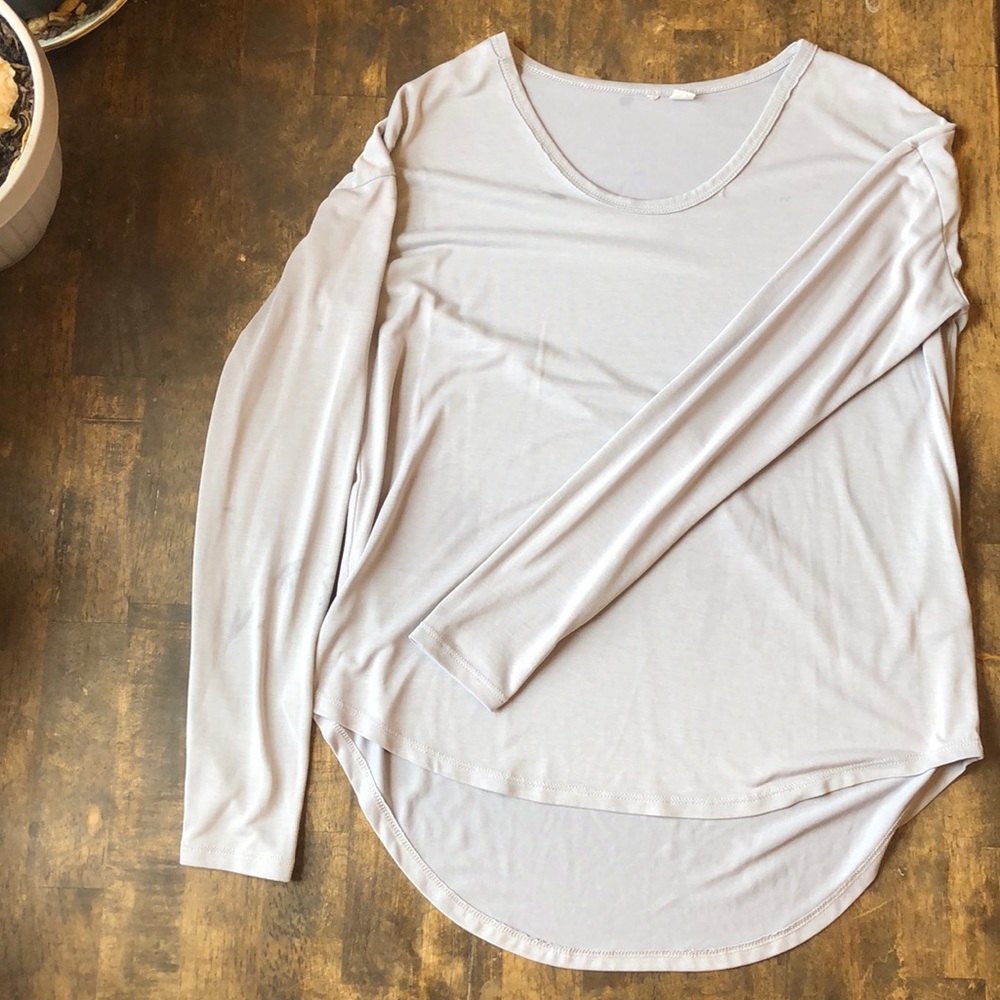 Long sleeve high-low shirt.